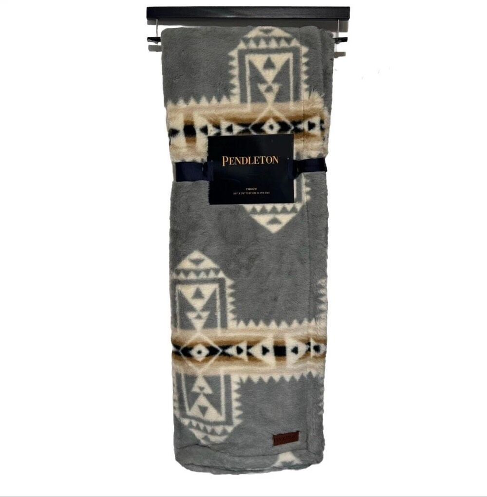 Pendleton CROSSROADS Double Sided FAUX FUR Throw Blanket Southwest Grey Cream